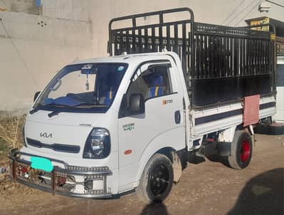 kia shehzore k2700 batter than hyundai porter