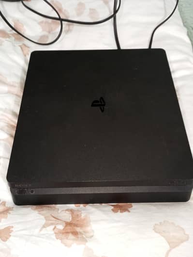 PS4 slim 408 GB  with 1 controller