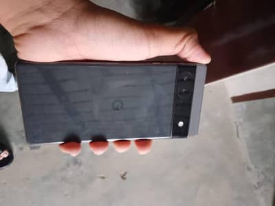 good parfomas and camra fone