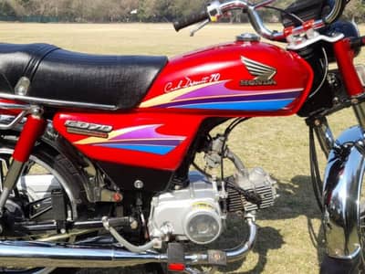 Honda CD 70 bike available 2007 model Lahore ka number 03*29*20*79*032