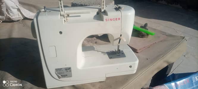 Singer sewing machine New condition