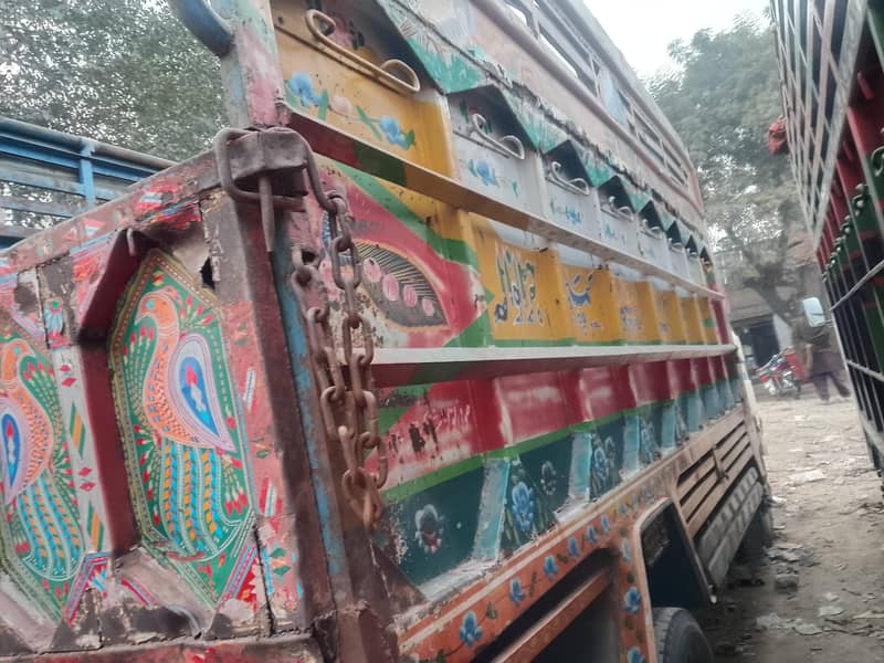 سولہ فٹ لمبی سات چوڑی 6