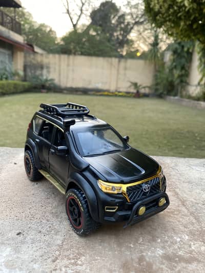 Diecast metal car - Toyota Prado TX