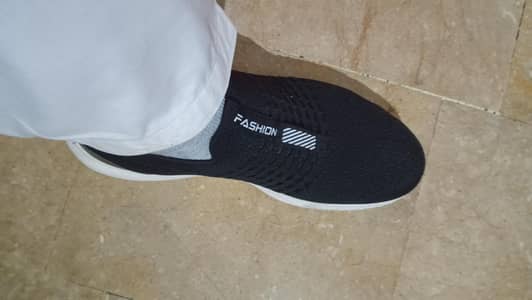 F-shion brand Sneaker shoe for sell.