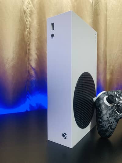 Xbox Series S ( 512GB ) with all accesories.