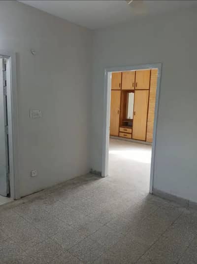 C typ 1st floor flat for rent in G-11 4 pha