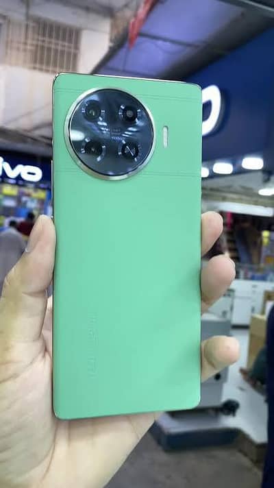 Tecno Spark 20 pro+ 8+8GB 256GB 108MP 120Hz lush condition