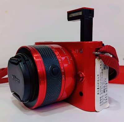 Nikon J1 mirrorless camera with 10 30mm lens
