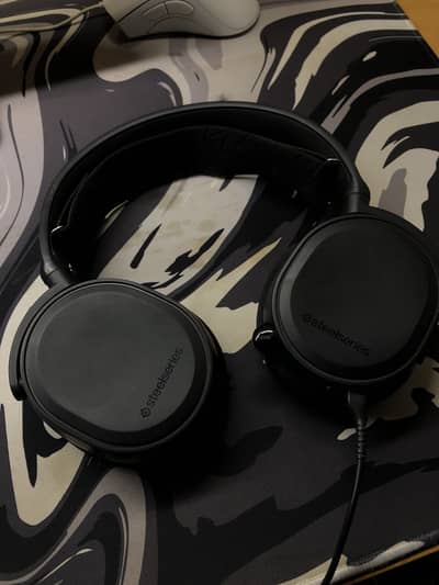 10/10 STEELSERIES ARCTIS 3 HEADPHONES