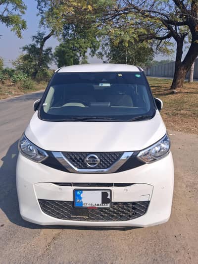 Nissan Dayz Pearl White 2023/25