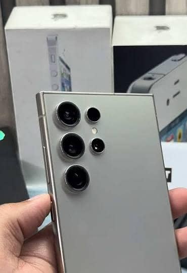 Samsung Galaxy s24 ultra mobile phone complete box 10/10