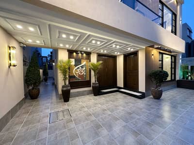 10 MARLA BRAND NEW FULL HOUSE FOR RENT