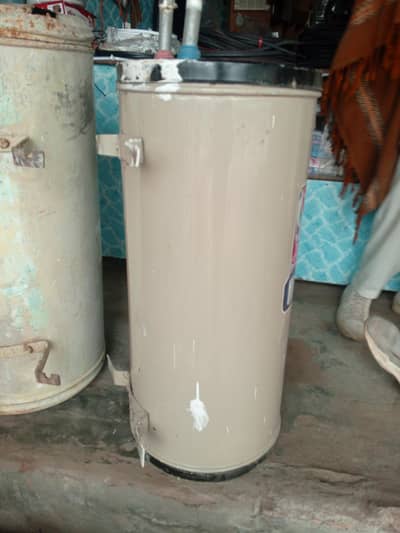 electric geyser sale 1 year use