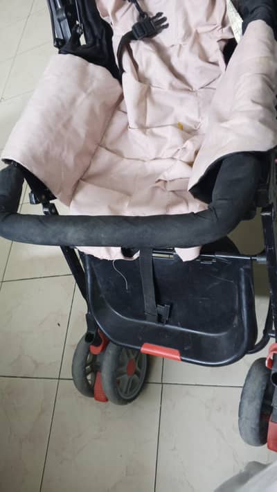 brand graco. . baby stroller good in condition + heavy duty
