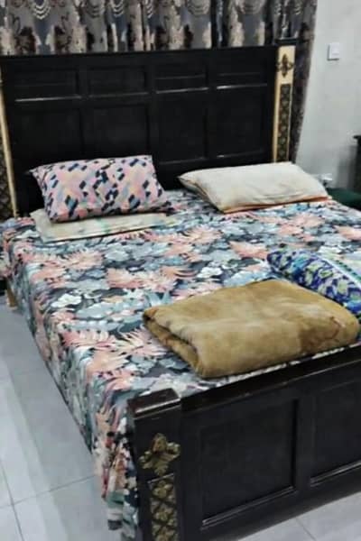 Wooden Bed for Sale (Sheet Broken in the Middle)