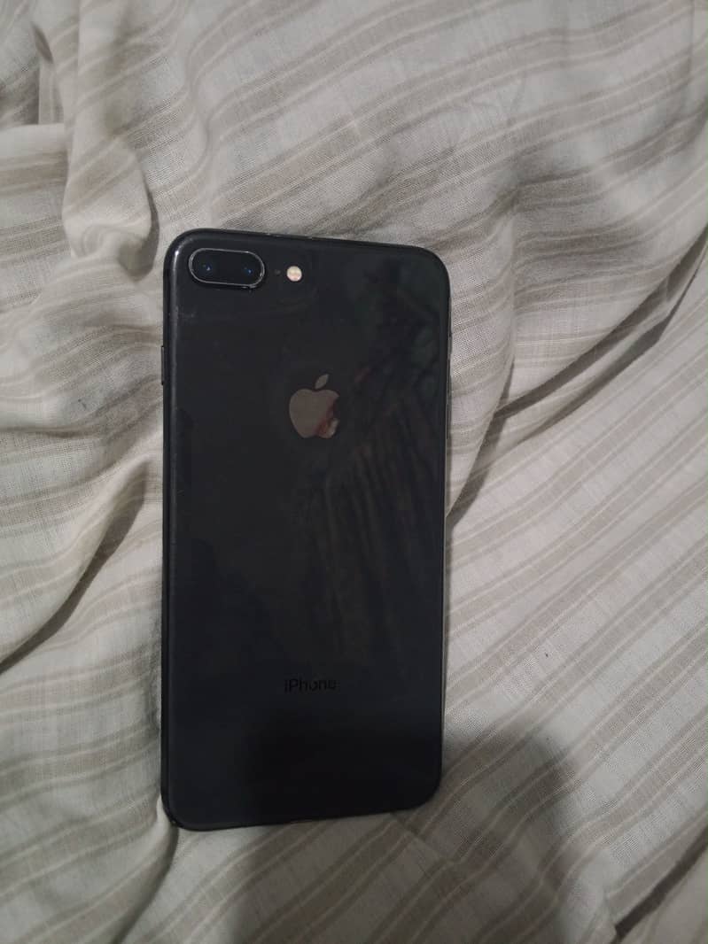 iPhone 8 Plus 1