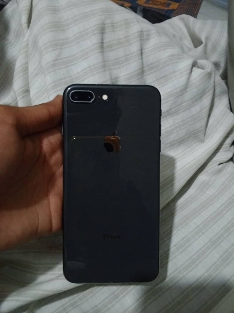 iPhone 8 Plus 2