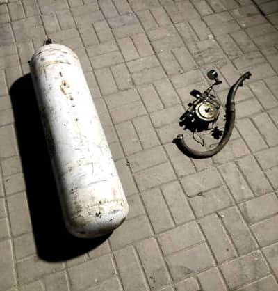 mehran genuine CNG kit and cylinder with stand.  for sale