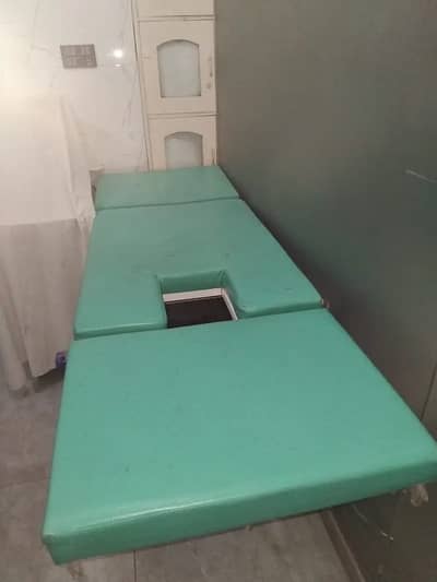 Patient Couch with dnc option & delivery  almost brand new