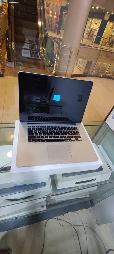 Apple MacBook pro 15.6 inch 2014