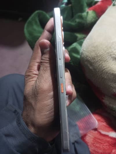 Bhut zabar dast phone Hy bs argent sale kr Raha hon