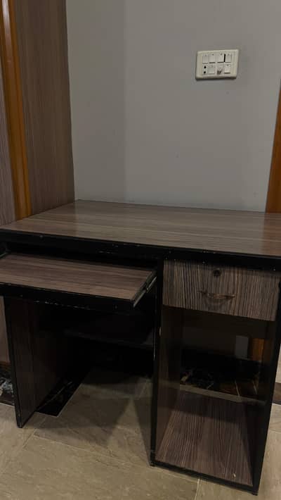 computer / study table with chair