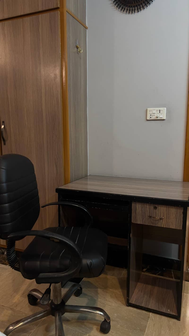 computer / study table with chair 2