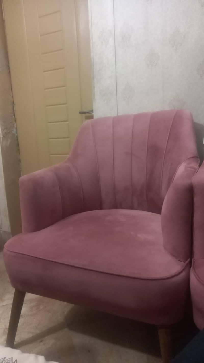 2 Sofas chair with table 0