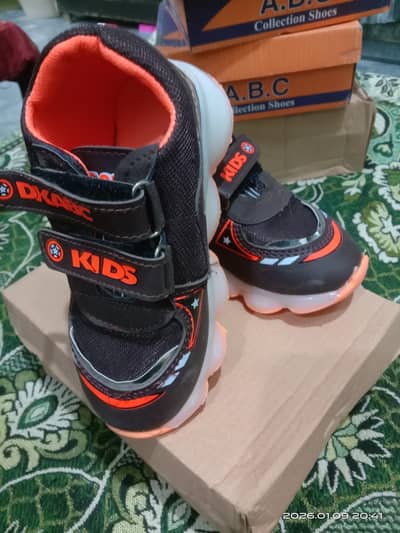 kids joggers with light in sole