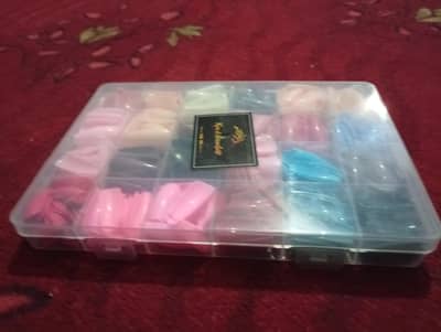 different colors bargain in chat both hands