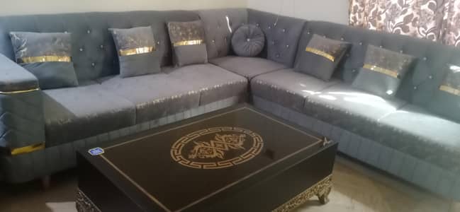 L shaped 7seater sofa in excellent condition