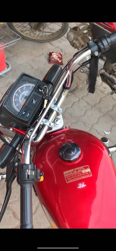 Honda CD70 2025