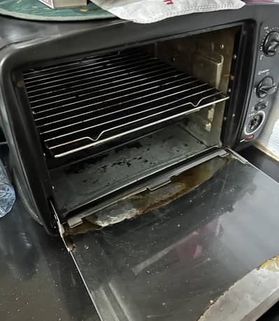 Microwave baking and cooking oven