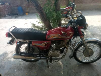 2013 modal hai bike Sirf copy hai orgnal