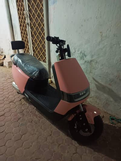 Road king electric scooty