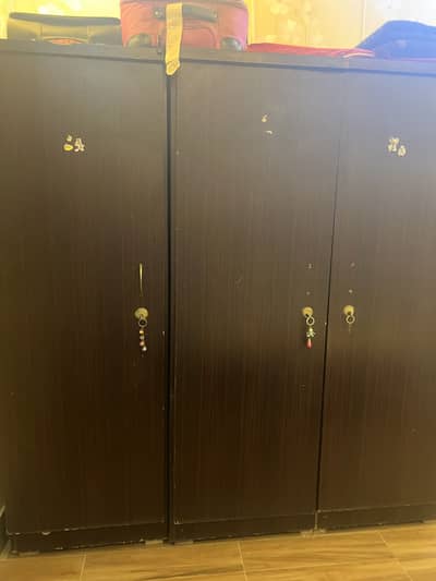 Triple door wardrobe