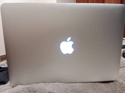 MacBook Air 13” (2017, Core i7, 256GB SSD) – Excellent Battery Health
