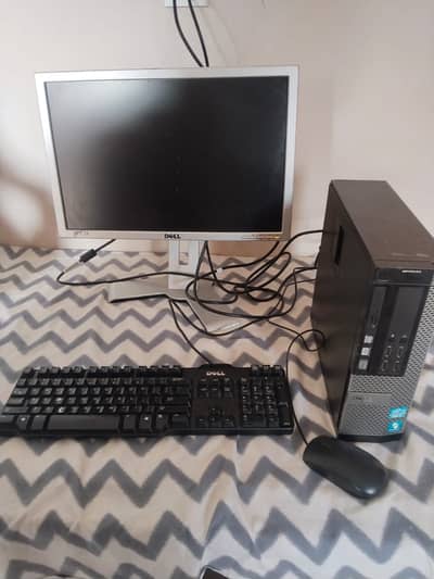 DELL COMPUTER FOR SALE 10/10 CONDITION ALL OK HAI