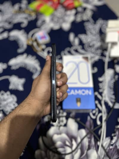 Techno Cameron 20 8 256 Gp 10 x 9.5 all okay box original charger