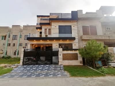 4.5 Marla Ultra Modern House For Sale N Block Khayaban E Amin