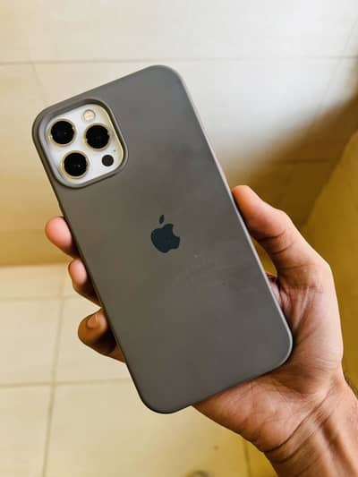 iPhone 12 pro max white (Read Ad)