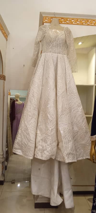 It's new wedding dress designed,ordered by person form Germany medium