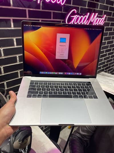 Apple MacBook pro 2017 1 tb i7