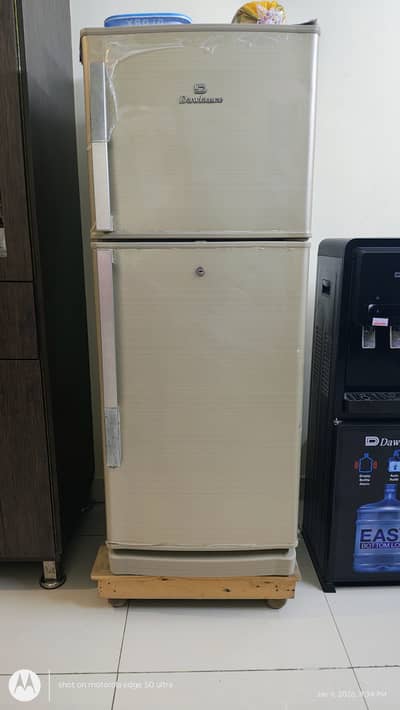 10/10 Dawlance fridge 8 cubic feet,