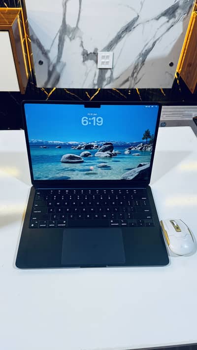  MacBook Air 2022 (13.6-inch)  Chip: Apple M2