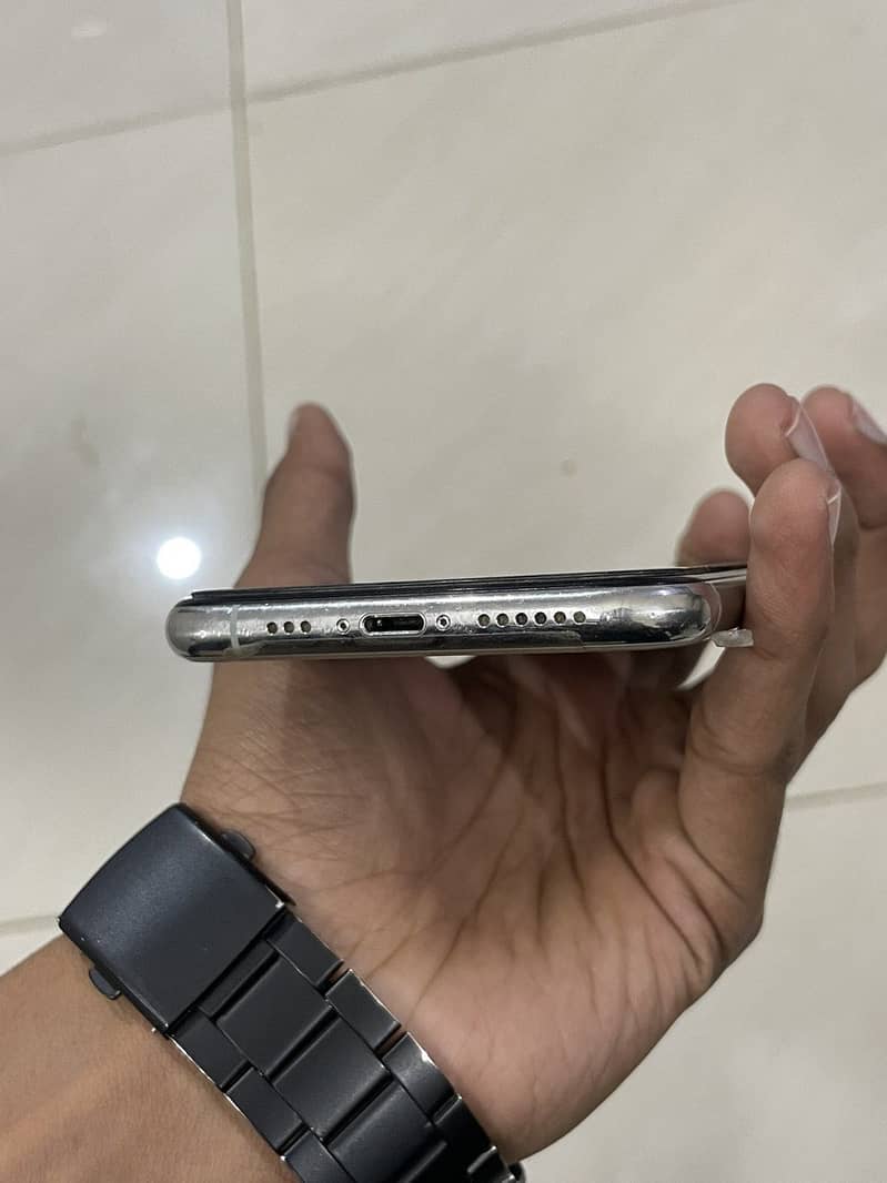 Iphone 11pro 4