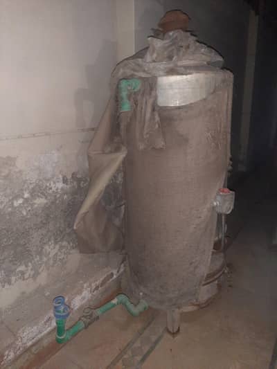 large size geyser, bijli, gas and coal pr chala skty hain