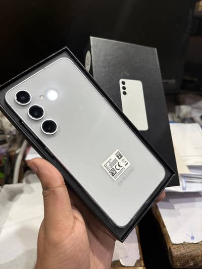 Samsung S24 fe Just box Open condition oficially PTA 256Gb.