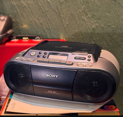 Sony CFD-S01 portable stereo system 2006