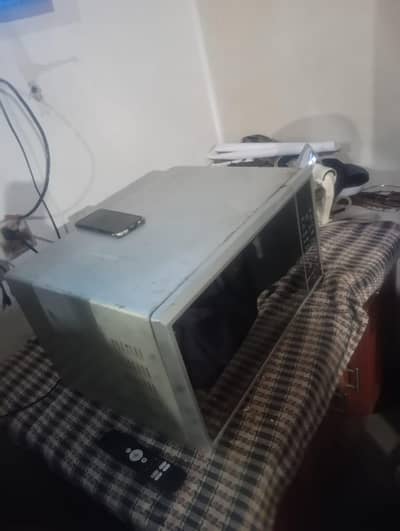 LG 40L Solo Microwave Oven - Model MS4043SAKM (Silver, Digital)